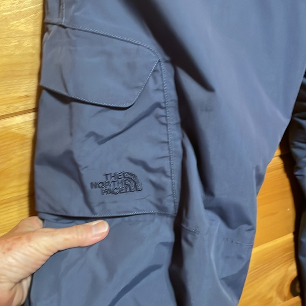Women’s North Face xl dusty periwinkle 
Insulated ski pant - Picture 3 of 11